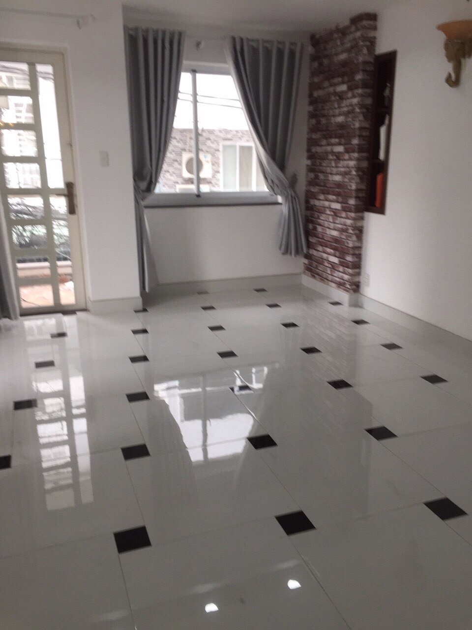 Nhà bán MTKD Lãnh Binh Thăng gần ngã 4 Bình Thới P11 Q11 - 4 x 10m nở hậu 5m - đúc thật 2 lầu st, mới đẹp