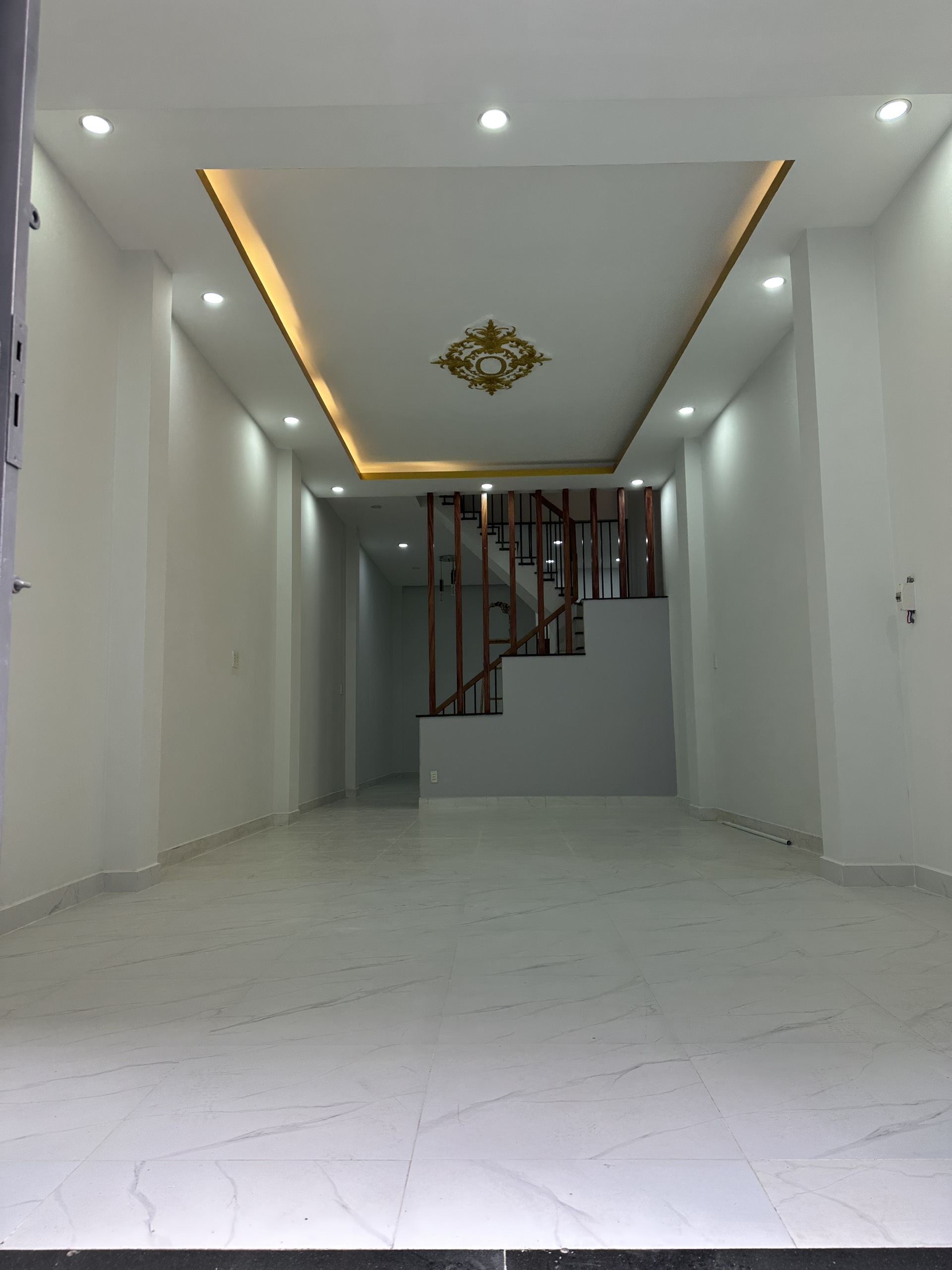 Bán nhà đẹp gần ngã tư Hậu Giang với Nguyễn Văn Luông