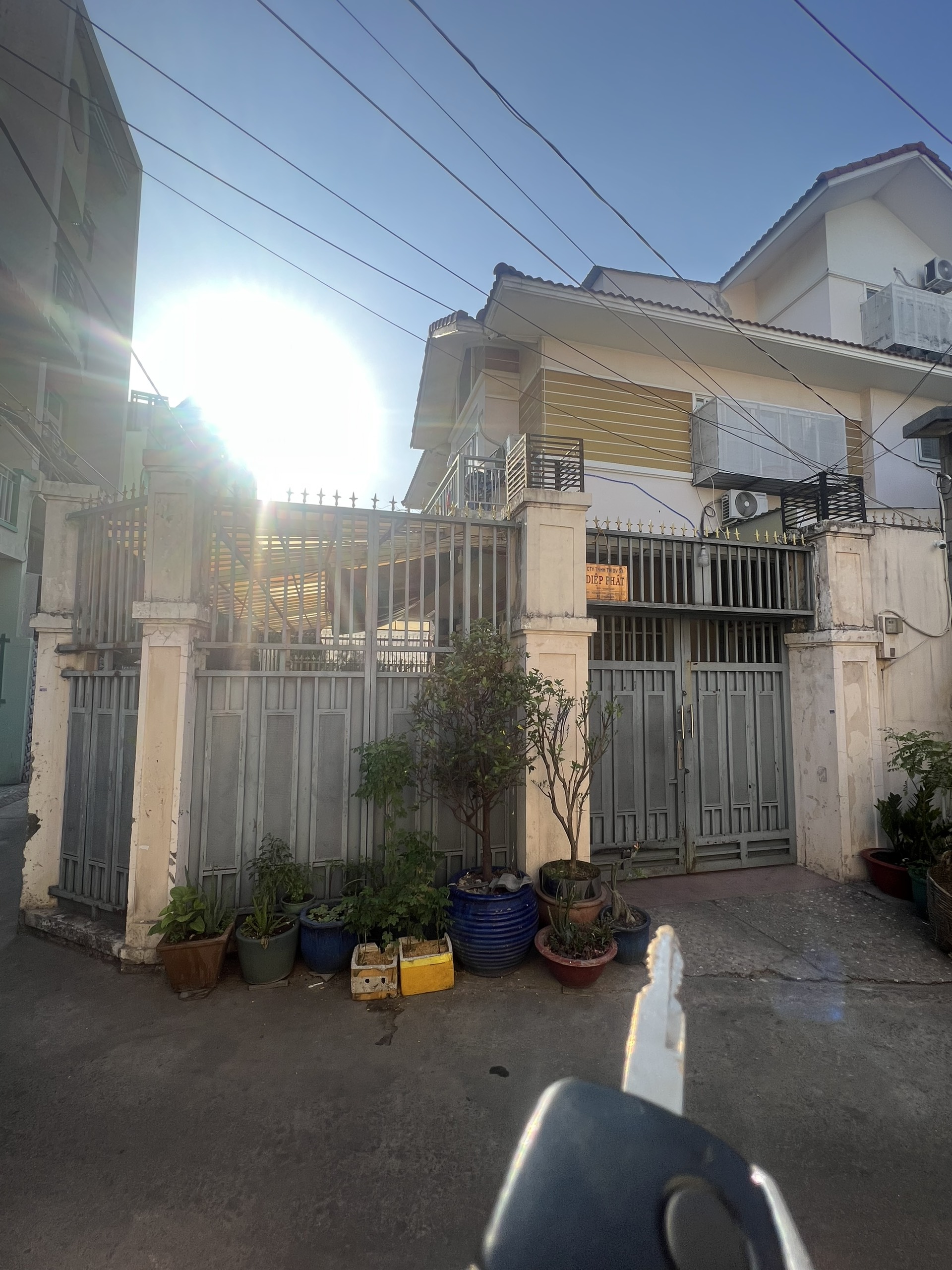 Bán nhà kèm dãy trọ trên đất biệt thự Q6
