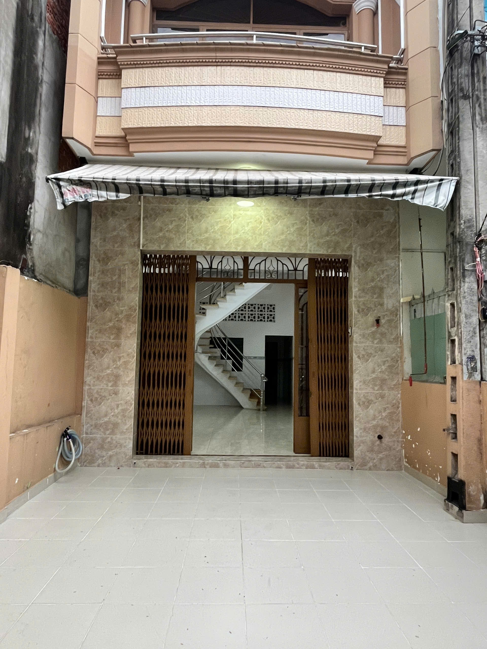 MTNB - Đường rộng 9m - Nhà 2 lầu (có sân phơi) - CXPL B, P13, Q6 - An ninh, khu đầy đủ tiện ích!